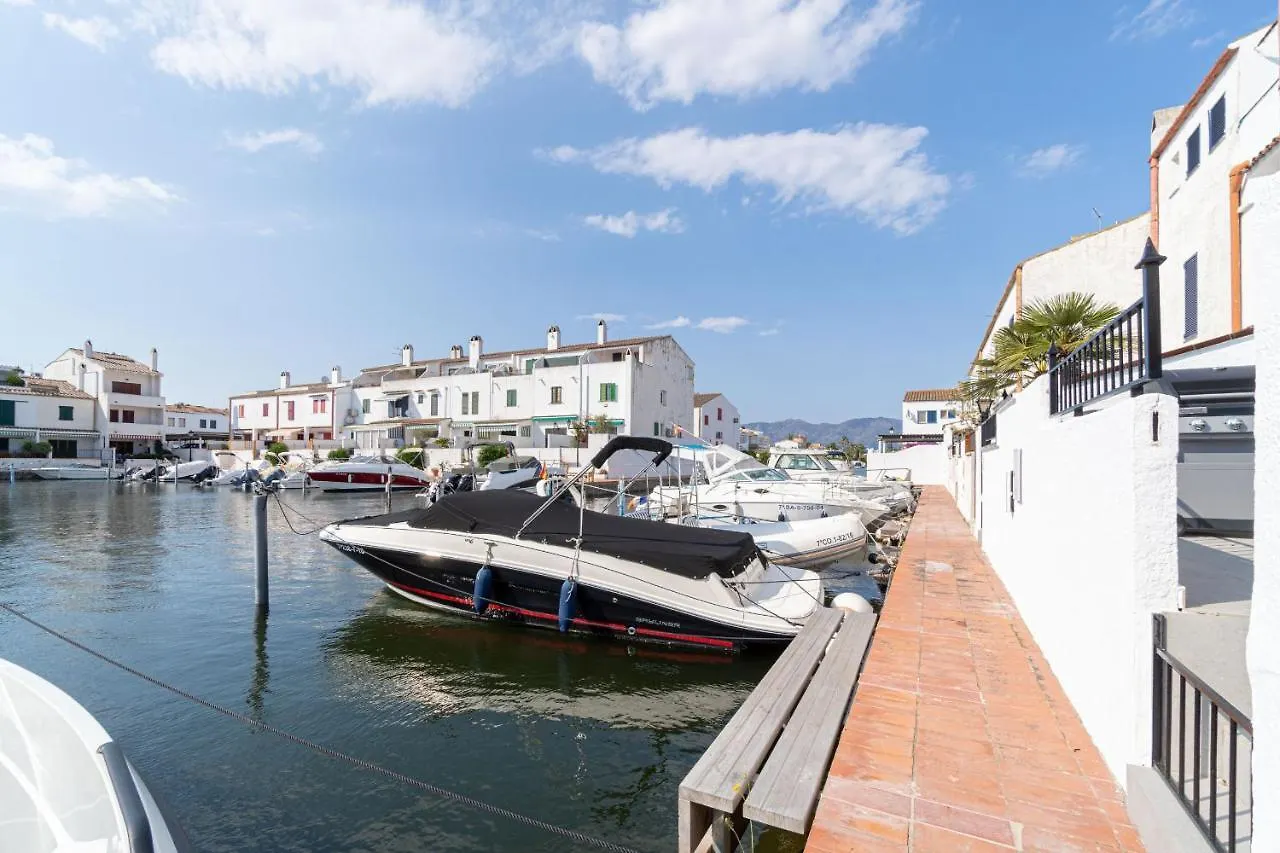 405-Casa Al Canal Con Amarre Empuriabrava Tatil Evi